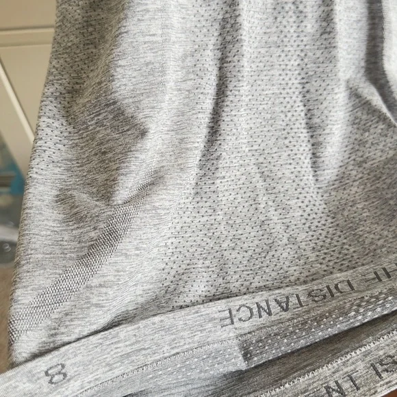 Lululemon Athletica Fitted Gray Tank Top | Size 8 - Picture 4 of 4